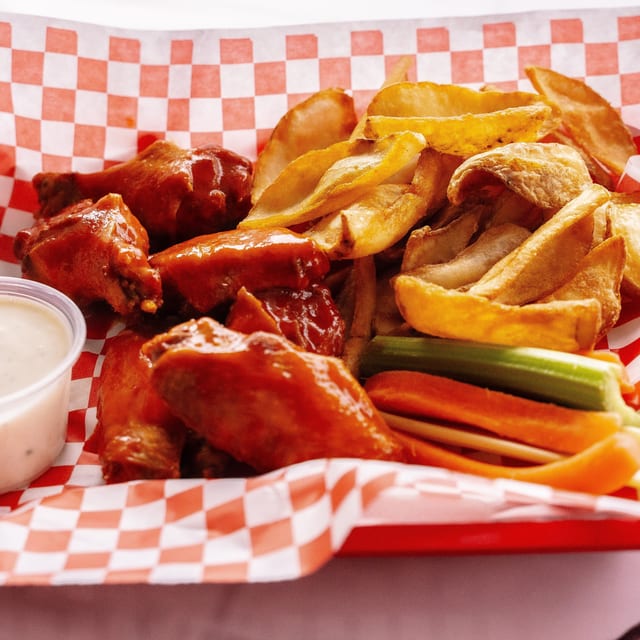 4 Piece Party Wing Combo.